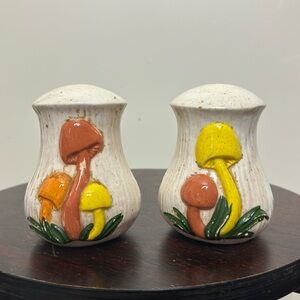 Vintage ceramic groovy mushroom salt pepper shakers